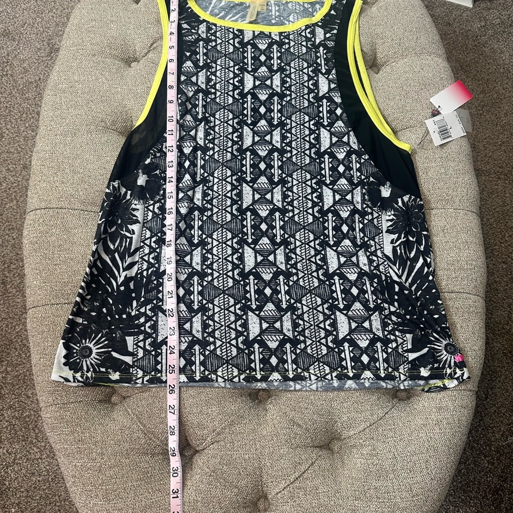 Abstract Print‎ Tank Top - Picture 9 of 9